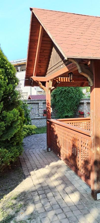 Rozsakert Apartmanhaz Хайдусобосло Экстерьер фото