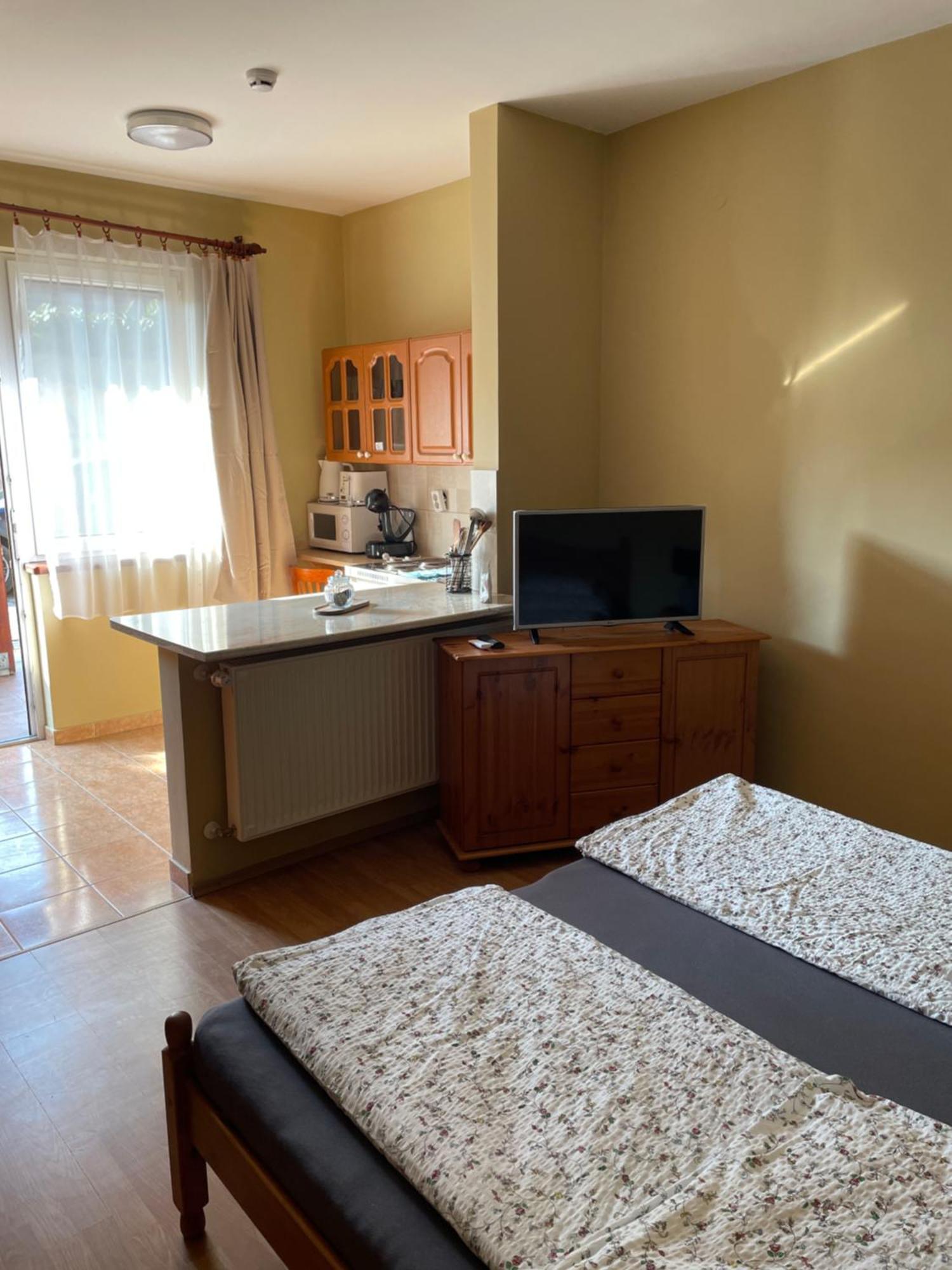 Rozsakert Apartmanhaz Хайдусобосло Экстерьер фото